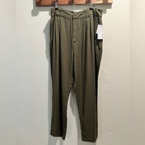 Army green JustFab ankle length pants (size XXL)